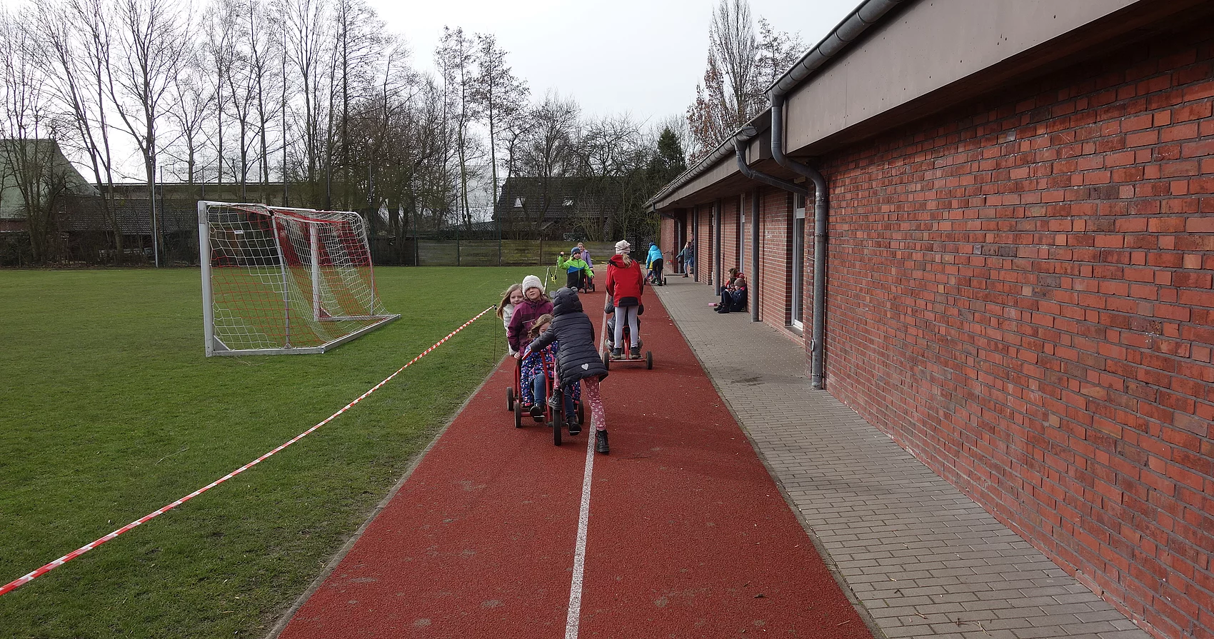 Grundschule Elpersbüttel Schulhof